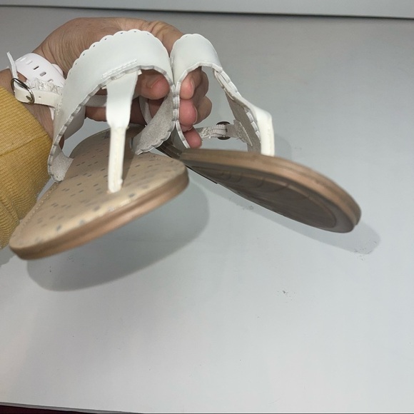 Cat & Jack White Ankle Strap Toe Thing Sandals Scalloped Edge - Picture 9 of 11